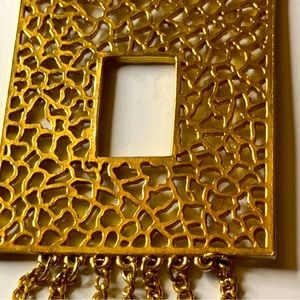 1960s bling cannot be missed with any outfit!